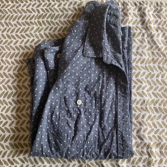 Women’s Old Navy Button Up Top - Picture 2 of 4
